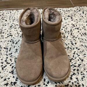 UGG Classic Mini Boot. Color Caribou. Size 7 women